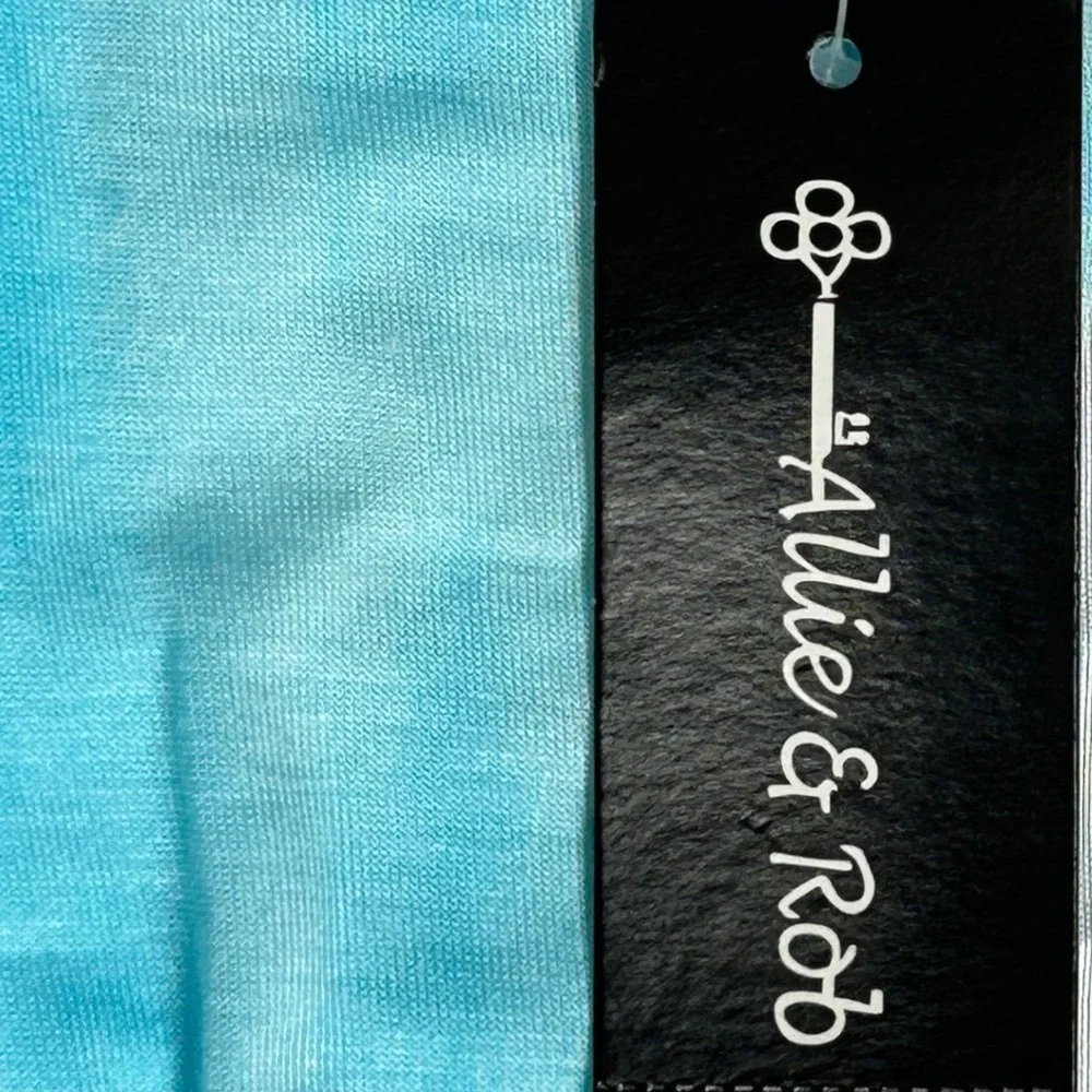 Allie & Rob Aqua and White Tie Dye Split Short-Sleeve Tee Shirt Womens Small NWT